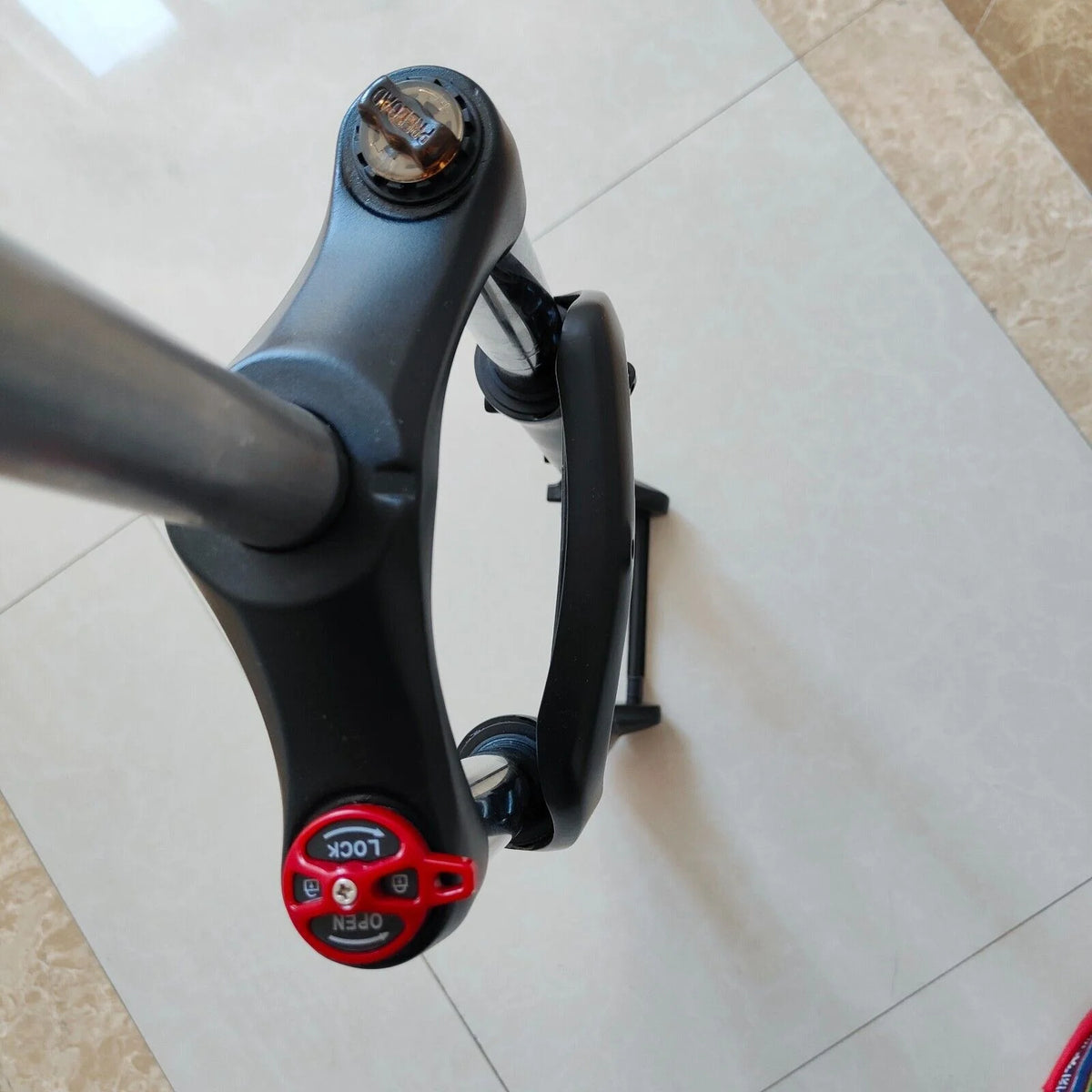 24 inch Bicycle Suspension Fork 4" Fat Tire Disc Brake QR 9mm Manual Lockout L681530