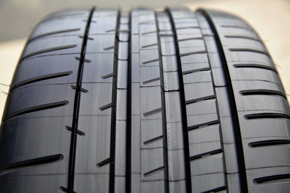 Summer 245/35ZR19/XL (93Y) Tire M35429