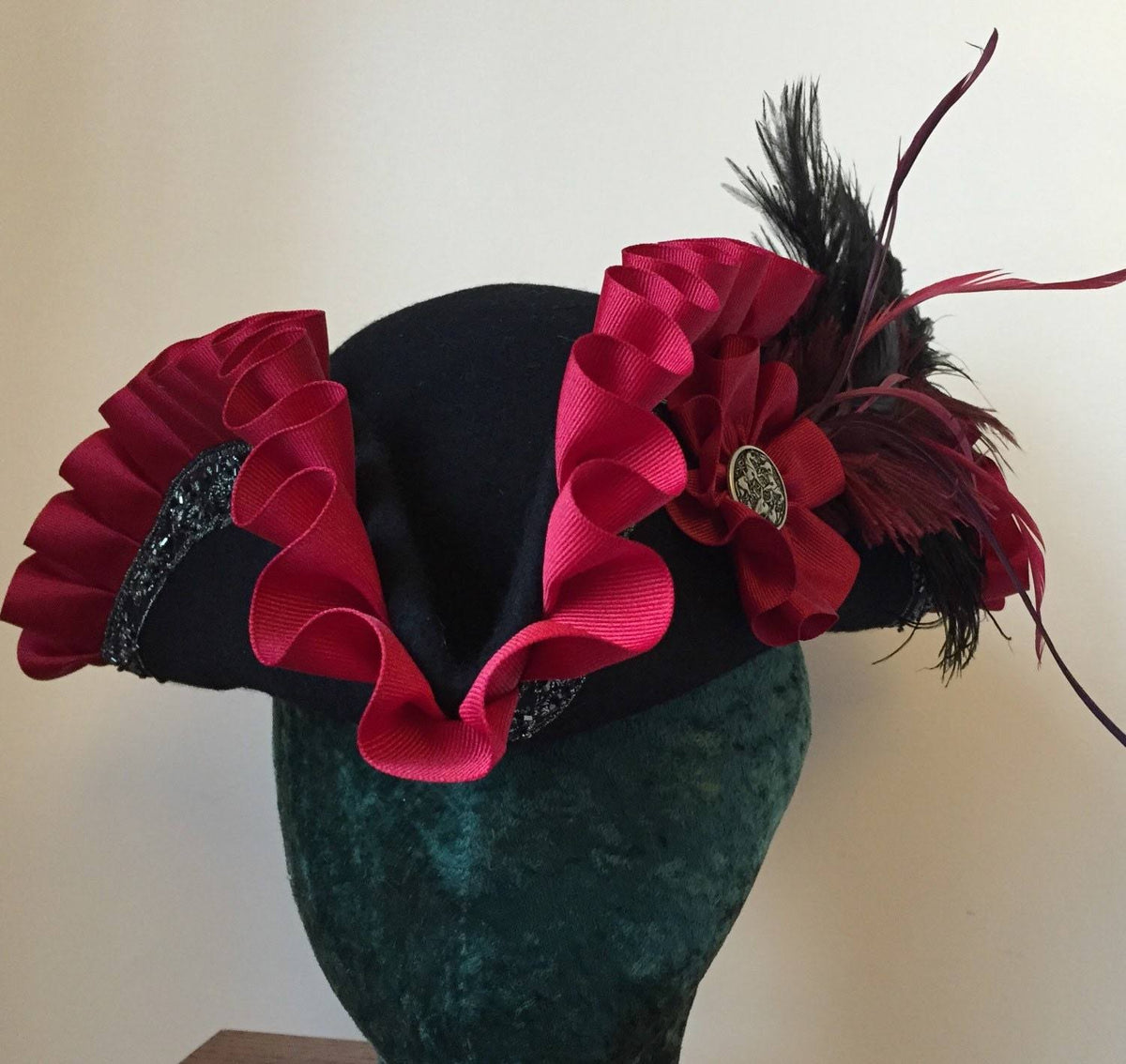 Black Crimson Red Gothic Romantic Tricorn Hat E46080