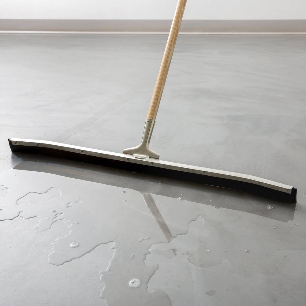 Curved End Rubber Squeegee with Metal Frame, Black I908454