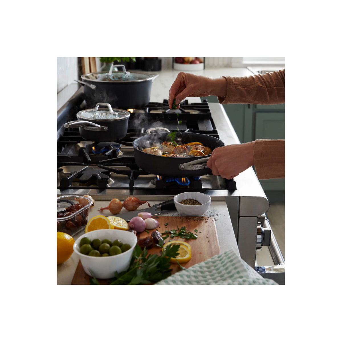 Nonstick 8.5-Quart Dutch Oven with Lid A911