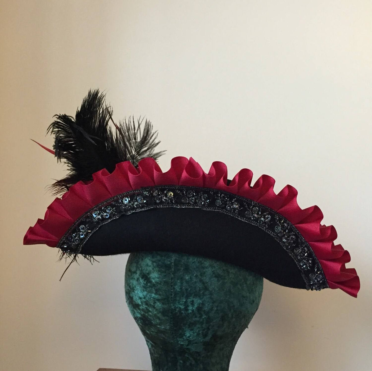 Black Crimson Red Gothic Romantic Tricorn Hat E46080